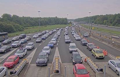 FOTO Gužve na autocestama: Kod Bosiljeva kolona od pet km
