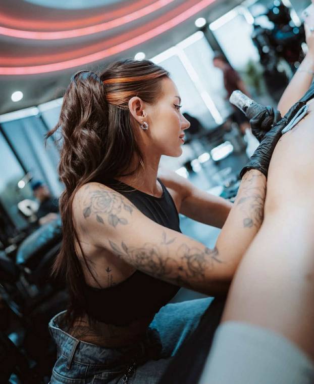 FOTO Ona je tattoo umjetnica i bivša gimnastičarka čije je tijelo pravo remek-djelo