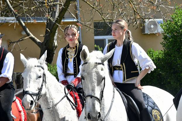 U Velikoj Kopanici održana manifestacija Uskrsno jahanje 