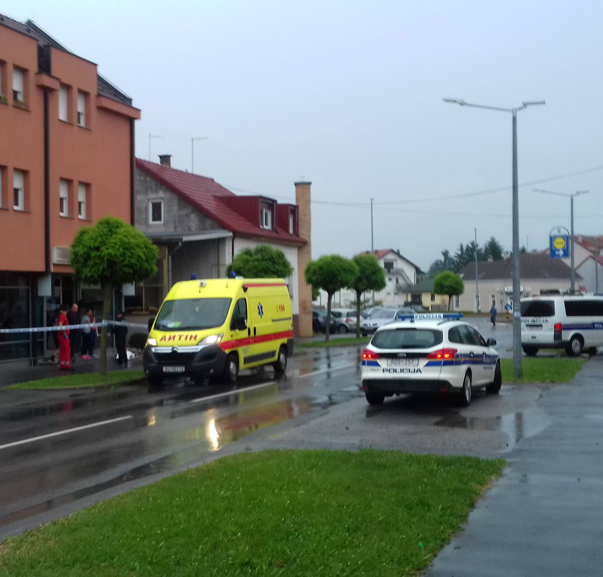 Šok u Bjelovaru: Muškarac se srušio nasred ulice i preminuo