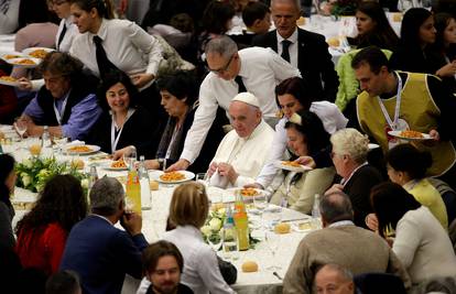 Papa na nedjeljnom ručku s tisućama siromašnih iz Europe