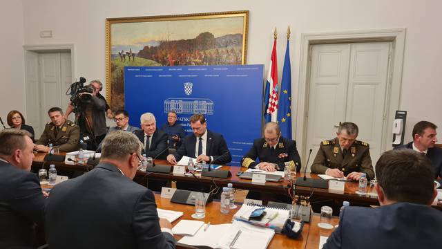 Čelnik Odbora za obranu napustio sjednicu, Đakić ga zbog toga proglasio kukavicom
