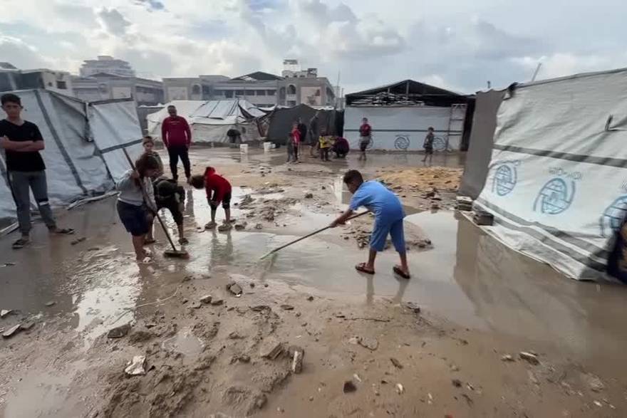 Nevrijeme u Gazi dodatno otežalo život izbjeglicama u šatorima