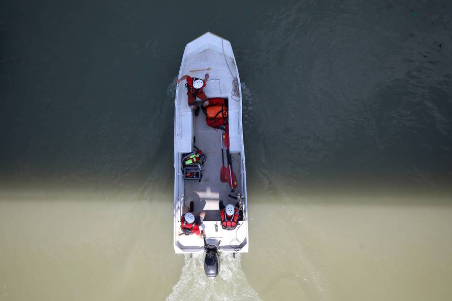 Sračinec: Potraga za vozilom koje je jučer sletjelo u kanal HE Varaždin