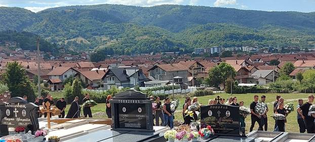 FOTO TUGA U KOTOR VAROŠU Pokopali Draganu (34) koja je poginula u buktinji kod Omiša