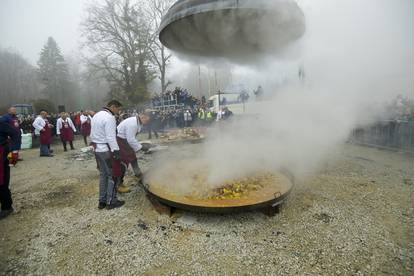 FOTO U Oroslavju pripremljena najveća peka na svijetu