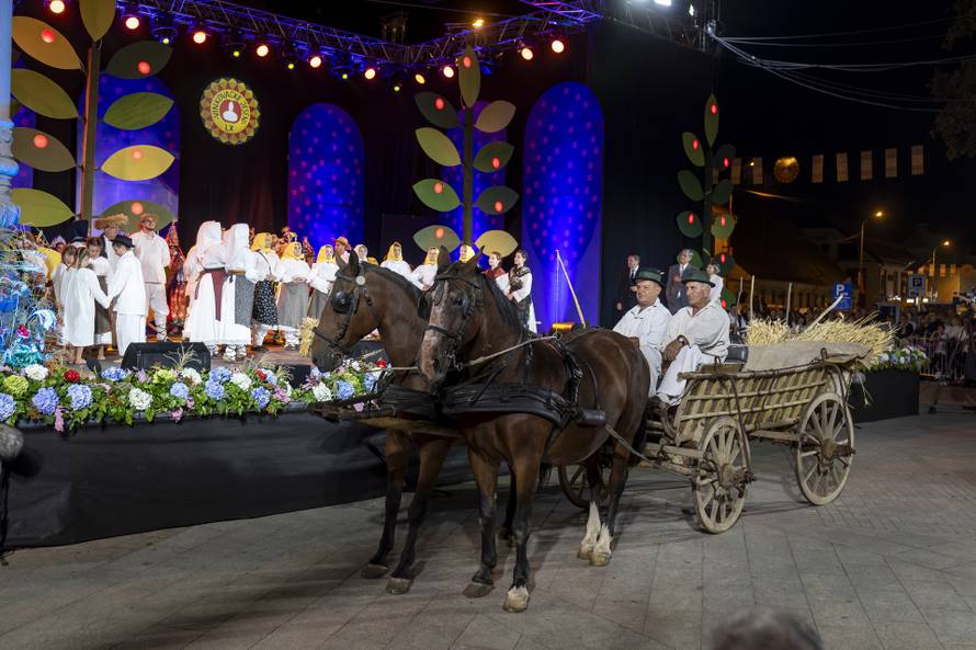 Vinkovci: 60. Vinkovačke jeseni pod sloganom "Jesen rumeni jabuka"