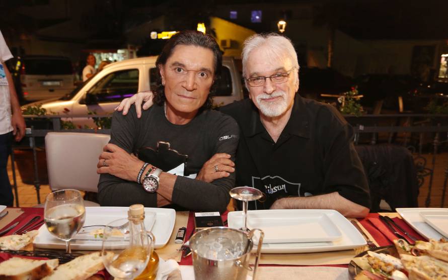 Odolio iskušenju: Grdi nije virio u bujni dekolte Nives Celzijus