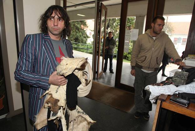 ARHIVA - Varaždin: Članovi Let 3 prije dolaska na suđenje rekonstruirali "Modni ples" zbog kojeg su optuženi