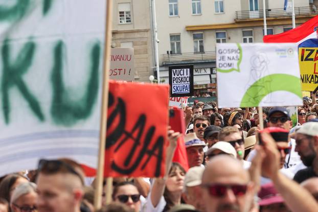 Glavni trg u Zagrebu prepun prosvjednika zbog opasnog otpada u Lici