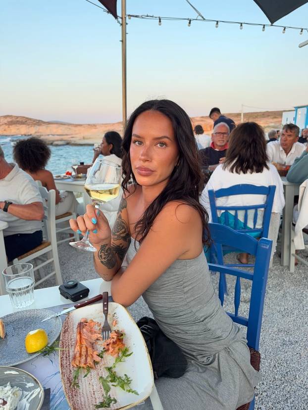 FOTO Sve nosi bez grudnjaka! Australka Eliza je cijela prirodna, kaže da voli slobodu