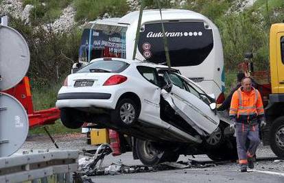 Frontalno se zabila u autobus: Detalji nesreće u blizini Bakra
