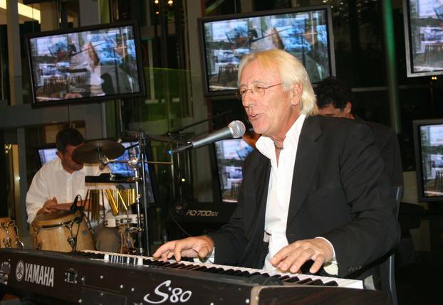 Split: 07.12.1947. ro?en poznati hrvatski glazbenik Oliver Dragojevi?