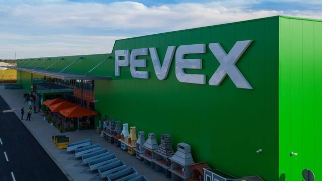 Unatoč krizi,  trgovački lanac Pevex otvorio je 26. prodajni centar u Vinkovcima