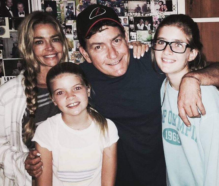 Kćeri Denise i Sheena ukrale pozornost na obiteljskoj fotki