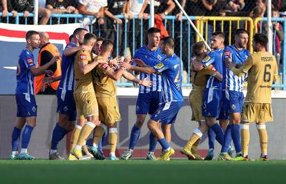 VIDEO Mikanović primio za vrat Stojkovića, Sahiti bacio igrača! Je li Hajduk oštećen za penal?