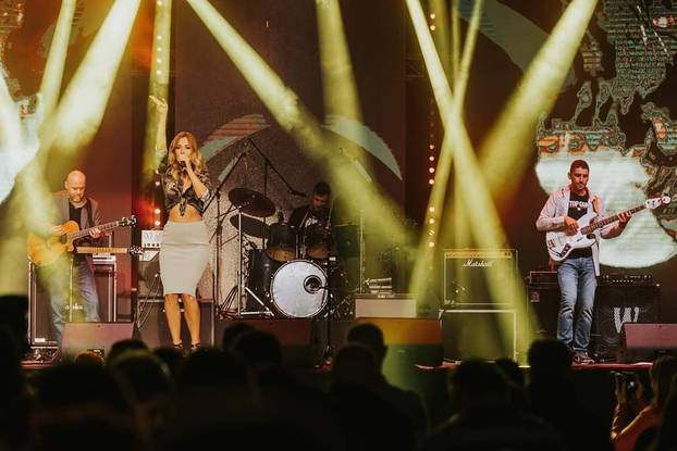 FOTO Uf, Lille zna kako podići na koncertu atmosferu: Pogledajte outfite kojima oduševljava sve