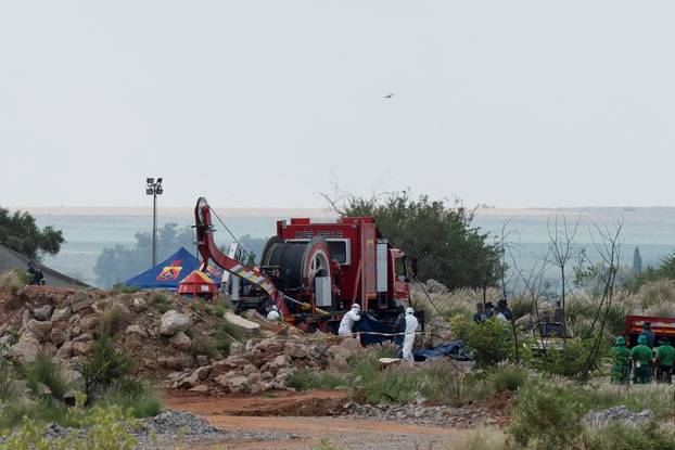 Rescue workers continue their operation at the mine shaft where rescue operations are ongoing as attempts are made to rescue illegal miners who have been underground for months in Stilfontein