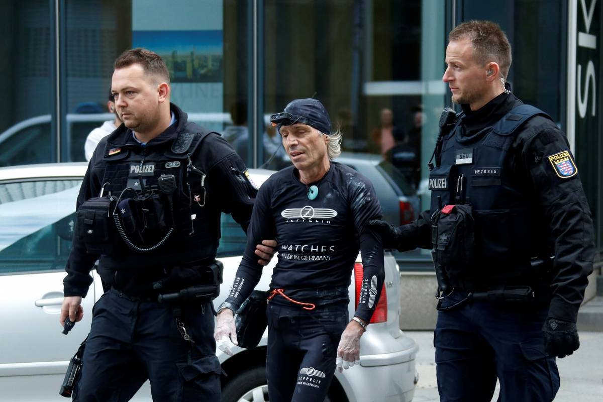 Francuski 'spiderman' osvojio neboder pa druženje u policiji
