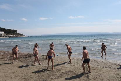 Čim je zagrijalo sunce, Splićani odmah na Bačvice: Uživancija kakvu možete samo poželjeti!