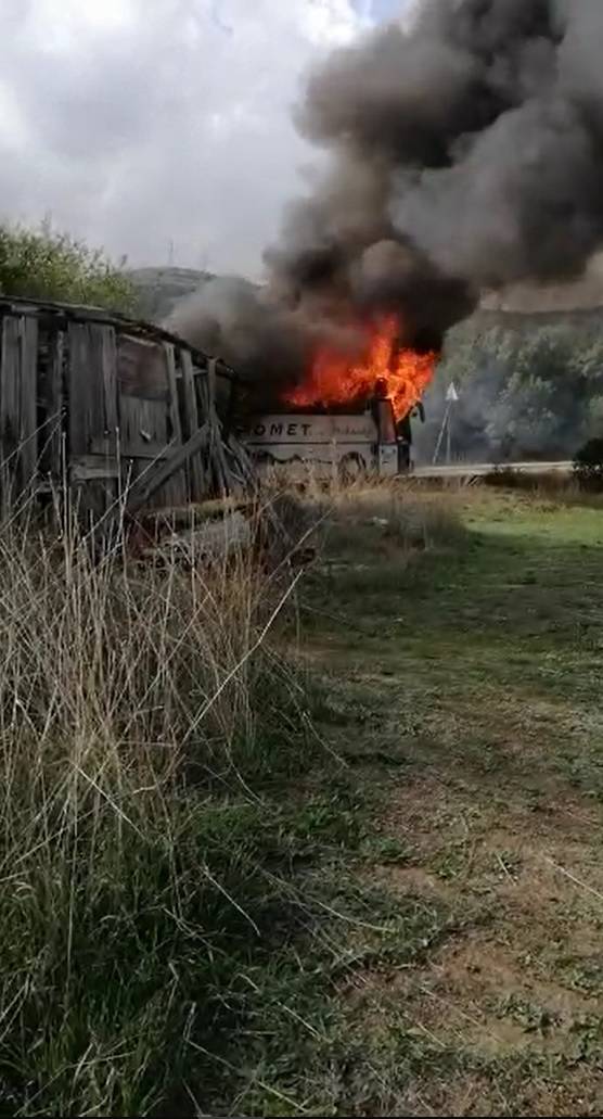 Buktinja  kod Klisa: Zapalio se autobus, evakuirali 20 putnika