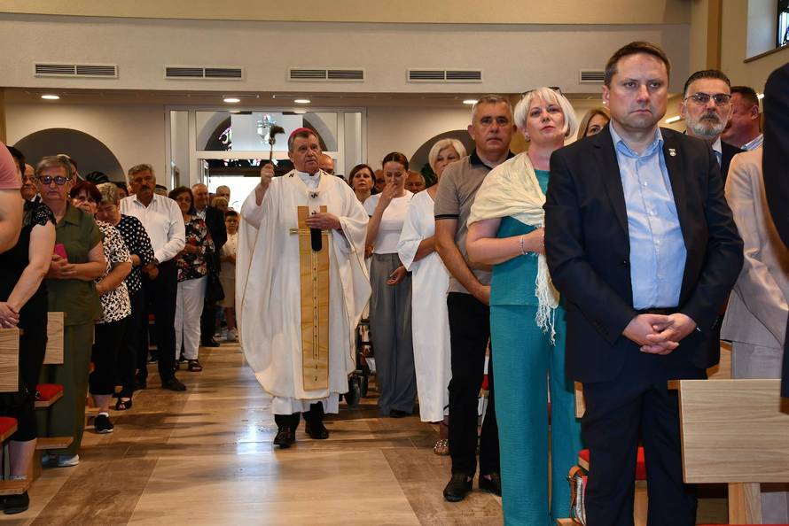 'Hvala dragome Bogu, naša župa je dobila moći sv. Ante iz Padove i svetog pape Pia X.'