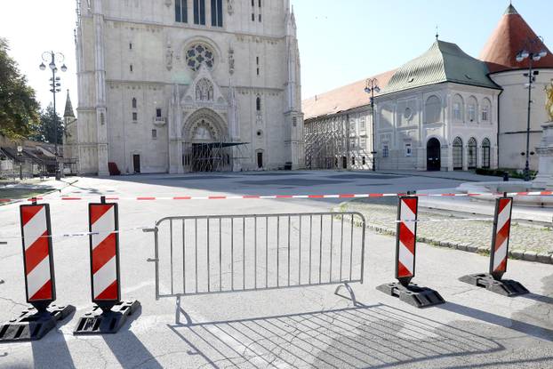 Premještanjem ograde kod katedrale Zagreb je dobio još jedno turističko mjesto nedostupno prolaznicima