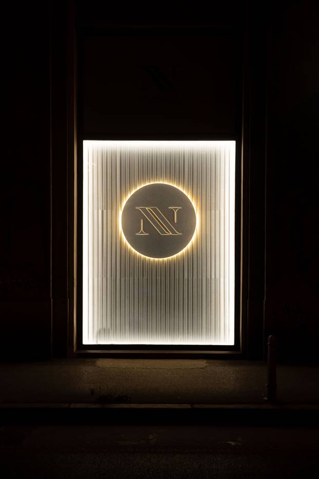 Narodne novine u novom ruhu: Dizajner Matej Kušević oduševio novim izgledom izloga