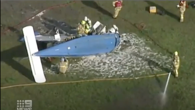 VIDEO Avion se srušio na golf teren, pilot preživio nesreću