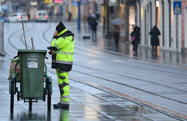 Zagreb: Lagani sniježni pokrivač u središtu grada