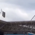 VIDEO Pogledajte kako je vjetar podigao krov na osječkoj tržnici