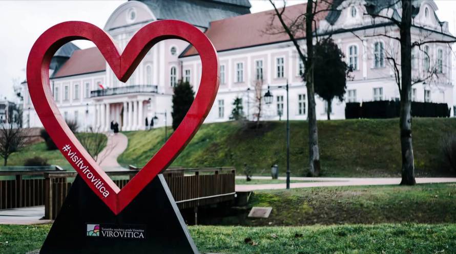 Svi fotkaju Love Park: Mladi Virovitičani pomogli urediti gradski park za Valentinovo