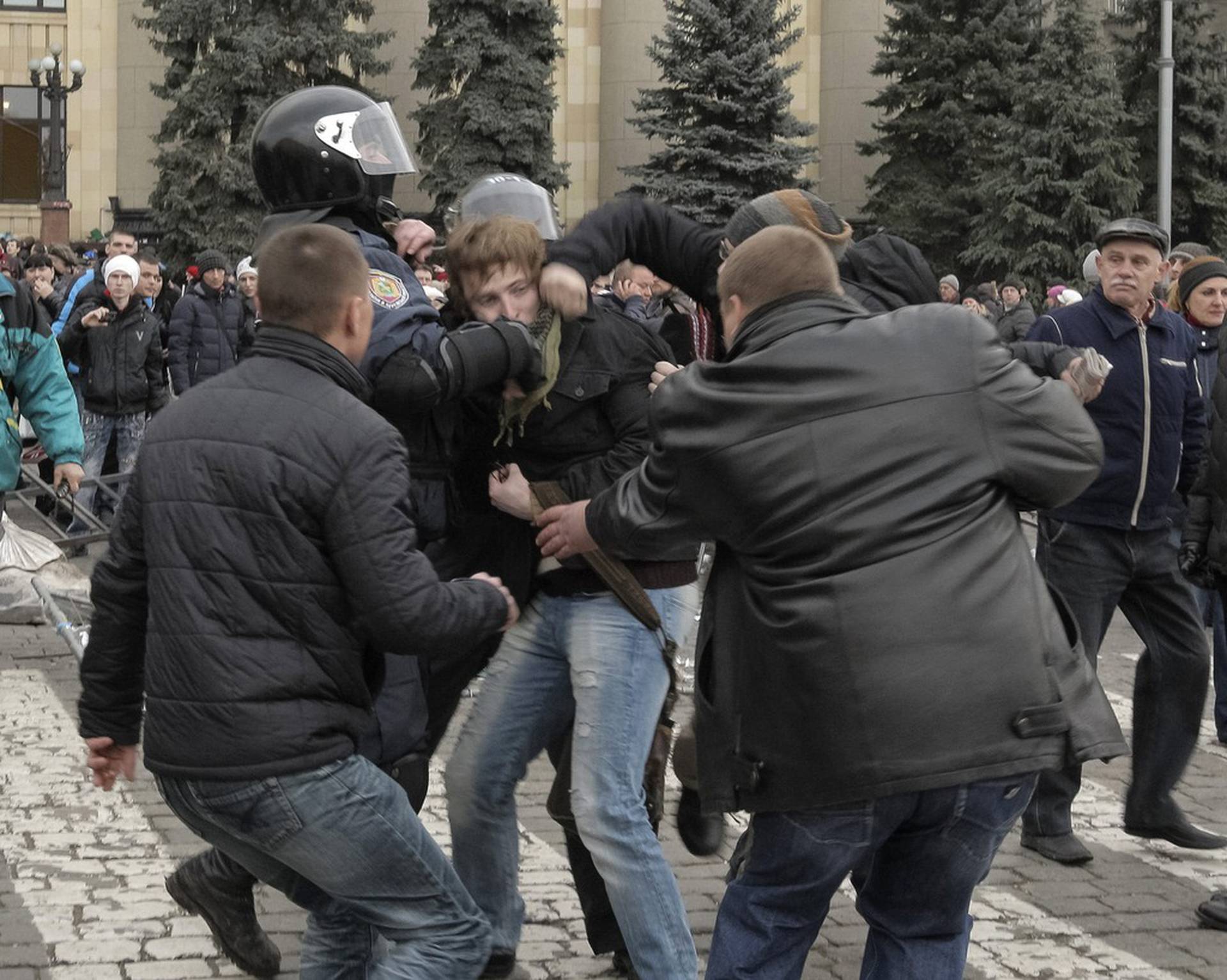 Последние новости харькова на сегодня самые свежие. Беспорядки в Харькове 2014. Бунты в Харькове. Харьков в 2014 год пророссийский митинг. Пророссийские активисты.