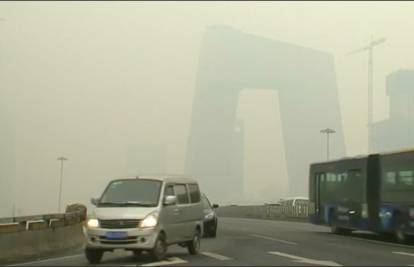 Zbog onečišćenja zraka u Kini prvi put proglasili crveni alarm