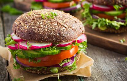Međunarodni dan burgera: Svi ga vole - naučite ga pripremiti