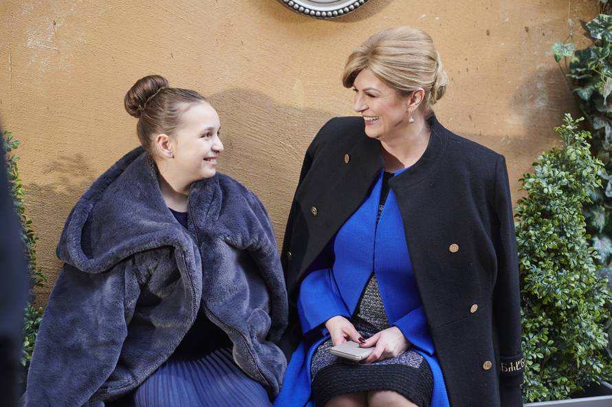 Kolinda odglumila sebe u Dar Maru: 'Linda, zovi me Kolinda'