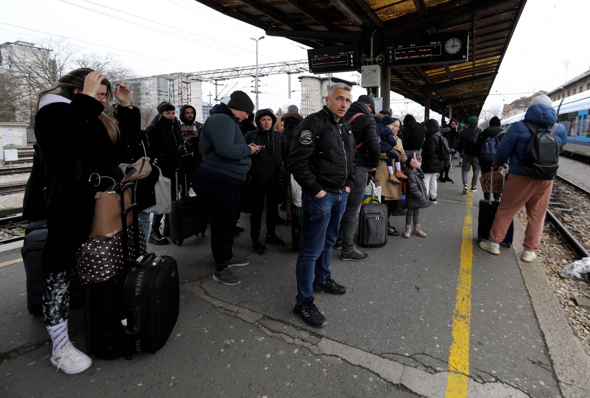 Zagreb: Željezničke karte za Split gotovo rasprodane, HŽ uveo dodatne linije