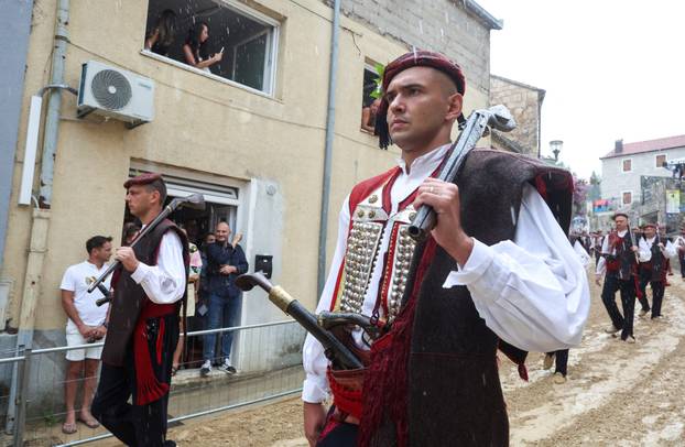 Sinj: Zbog jakog pljuska odgođena 310. Sinjska alka