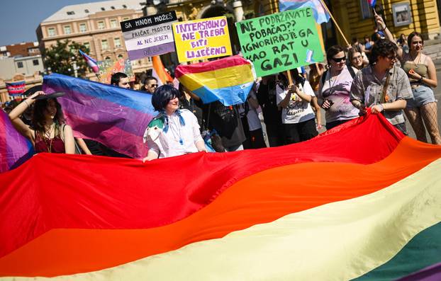 Zagreb: 24. Povorka ponosa LBGTIQ zajednica "Puna usta ponosa" prolazi centrom grada