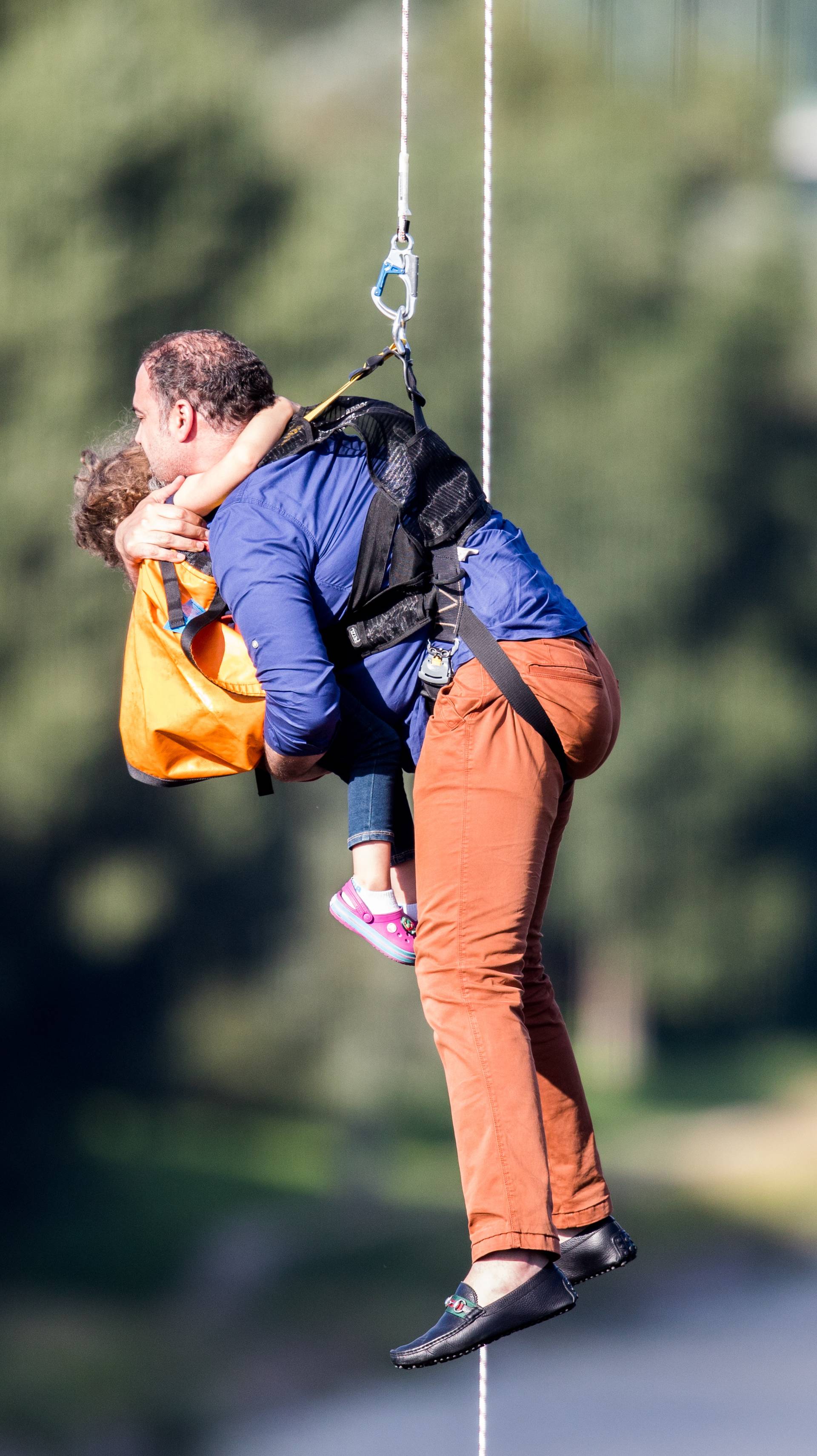 People rescued from stuck cable car gondola