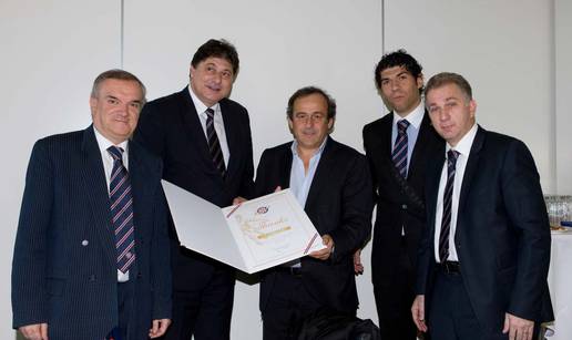 Platini je ugostio Hajdukove čelnike i čestitao 100.rođendan