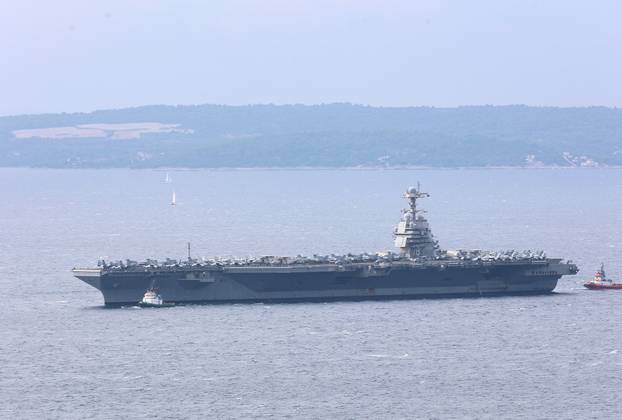 Najveći ratni brod ikada sagrađen, USS Gerald R. Ford, uplovio ispred Splita 