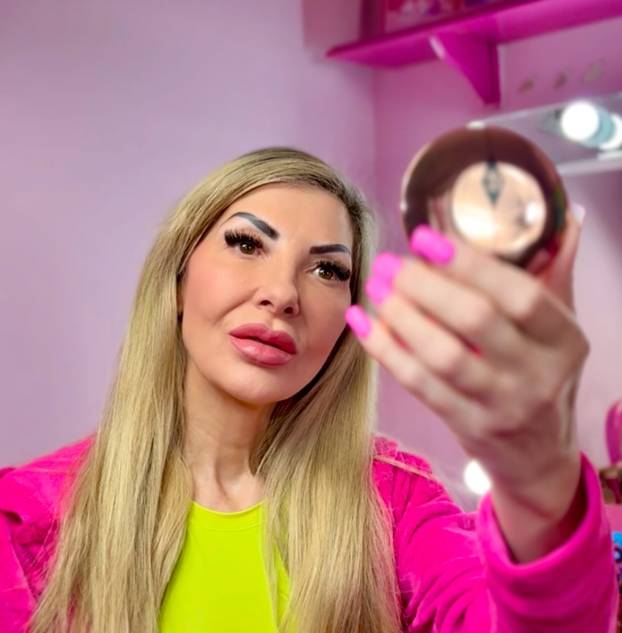FOTO 'Bila sam muškobanjasta, ali uložila sam u izgled i sada sam savršena poput Barbie!'