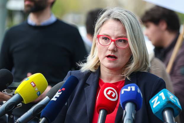 Zagreb: Prosvjetni predstavnici održali konferenciju za medije "5 do 12 za modularnu nastavu"