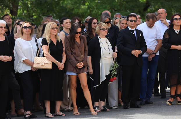 Zagreb: Posljednji ispraćaj Luce Mamić, majke Stojana, Zdravka i Zorana Mamića