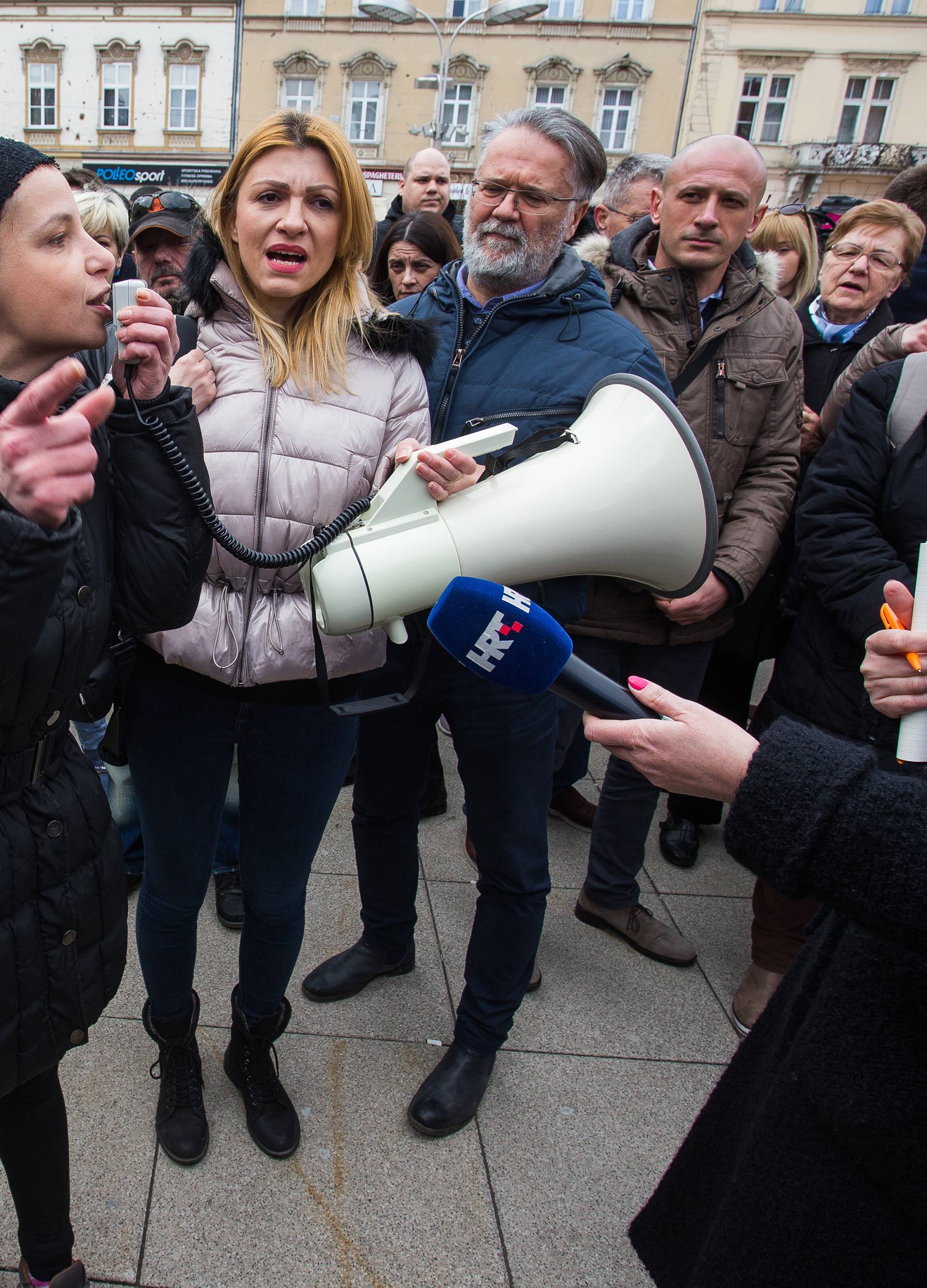 Osječani na prosvjedu: 'Ovo je u rangu terorizma, spori ste!'