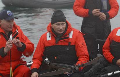 Superjunak Putin spašavao kitove u moru na Kamčatki