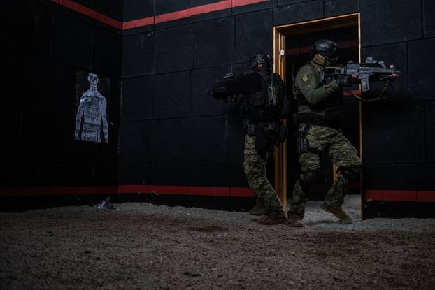 FOTO Counter-strike na hrvatski način! Pogledajte vježbu vojne policije i specijalaca iz MUP-a
