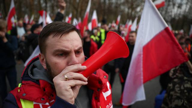 Polish farmers protest in Warsaw