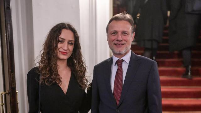 Zagreb: Gordan Jandroković u društvu kćeri na premijeri baleta Spartak